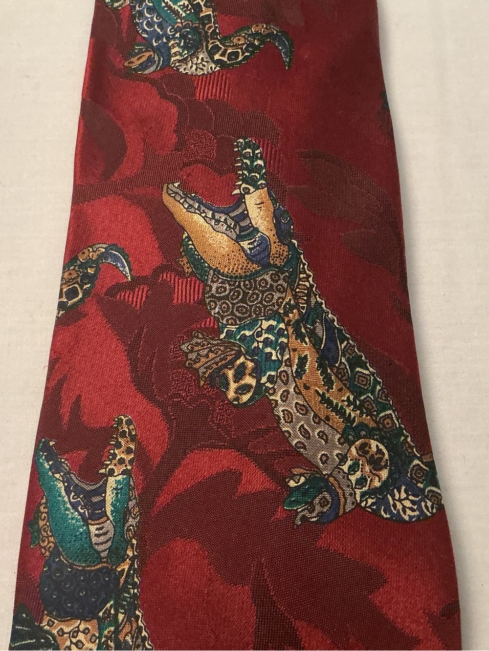 bp Burgundy Tie with Multicolor Crocodile Motif